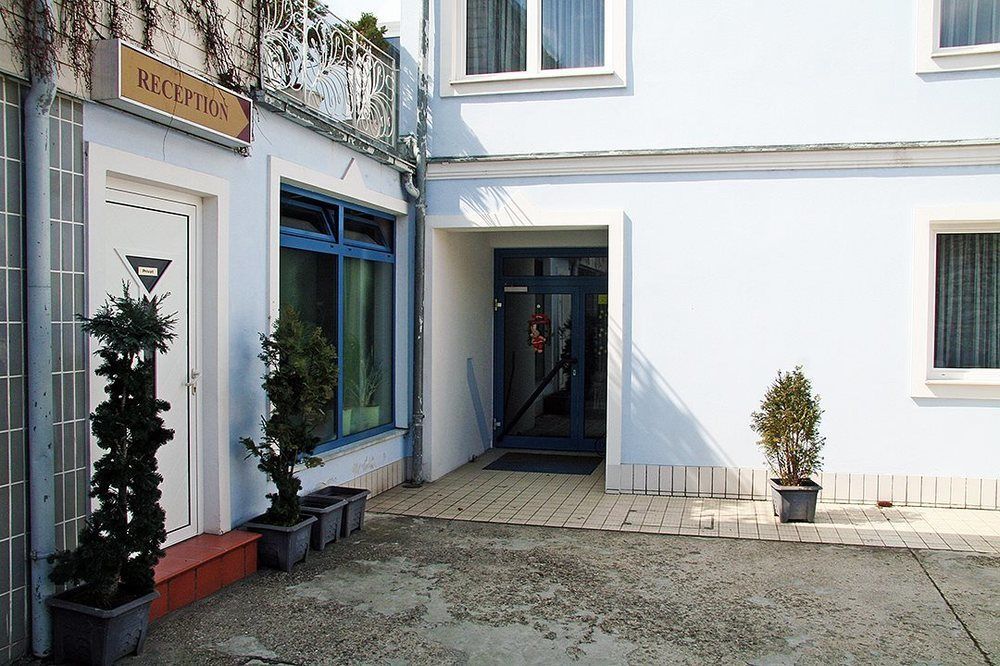 Pension Erlaa Wien Exteriör bild